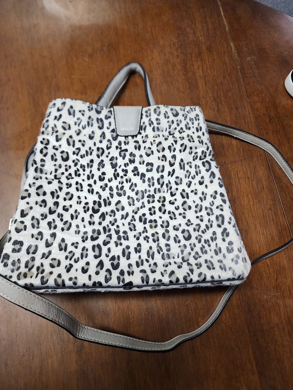 Jen & Co White and Black Snow Leopard Print Shoulder Bag
